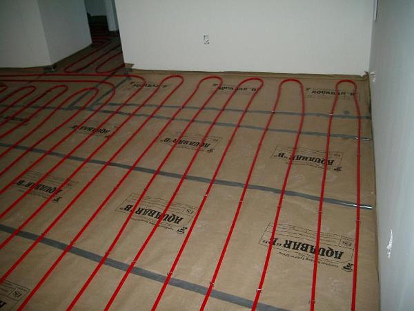Mstr Bdrm EastWall 1.JPG - Example of the tubing runs
